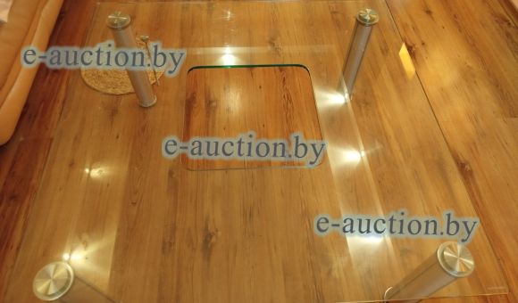 Стол квадратный стеклянный 