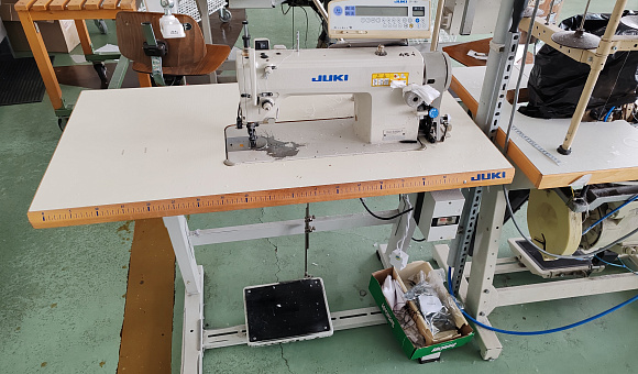 Одноигольная прямострочная швейная машина JUKI DLU-5490N-7