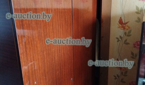 Шкаф трехдверный