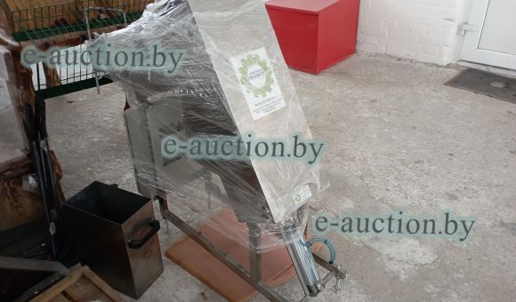 Машина для проделывания отверстий в булке для хот-дога