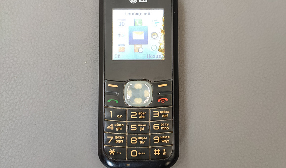 Мобильный телефон LG