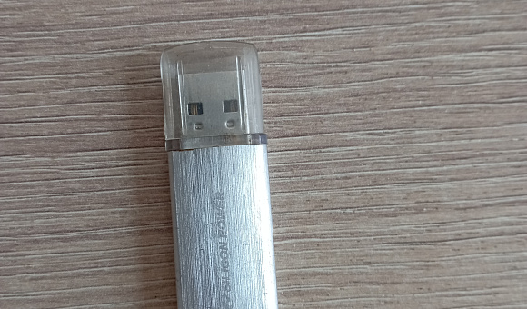 USB флеш-накопитель