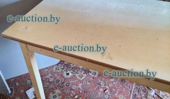 Стол белого цвета