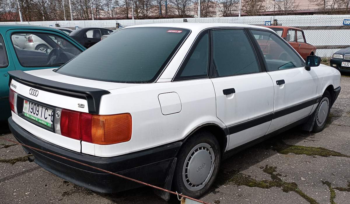 Купить автомобиль Audi 80, 1988 г. в г. Бобруйск - цена 2800 рублей, фото,  характеристики.