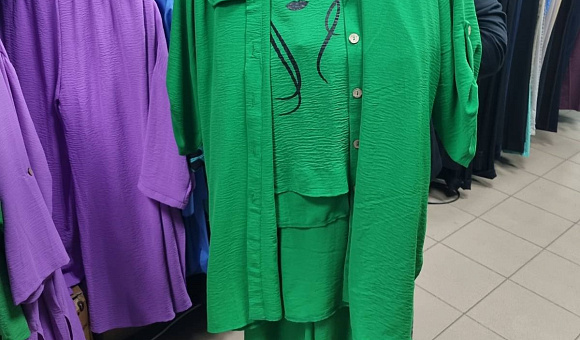Брючный костюм женский (тройка) зелёный