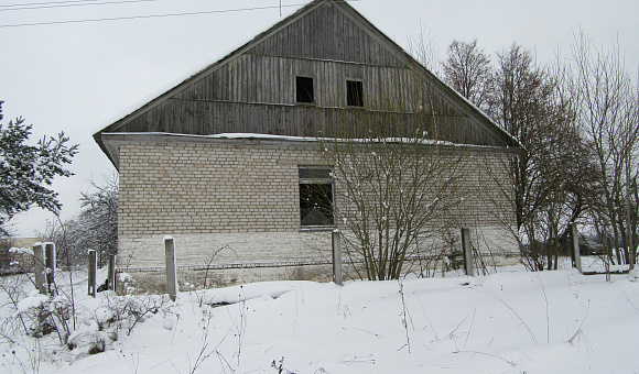 Здание Адамовской базовой общеобразовательной школы в д. Адамово (Воложинский район), площадью 377.8 м²
