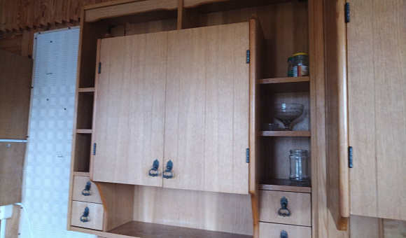 Шкафчик навесной кухонный с 4 выдвижными ящиками