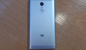 Мобильный телефон Xiaomi