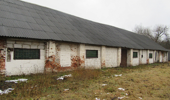 Здание конюшни в д. Ольшево (Мядельский район), площадью 469.2 м²