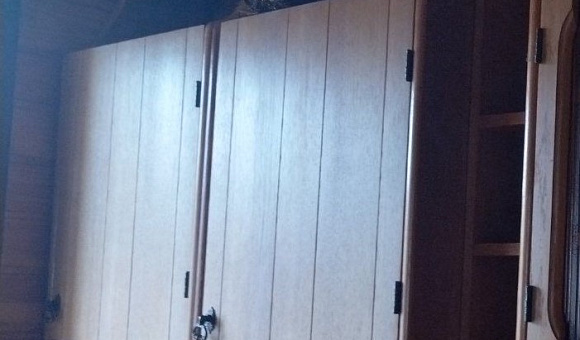 Шкафчик навесной кухонный с распашной дверцей
