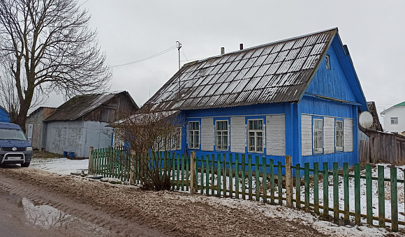 1/2 доли в праве собственности на жилой дом в аг. Бабиновичи, площадью 49.5 м²