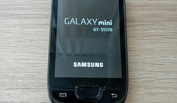 Мобильный телефон Samsung Galaxy mini