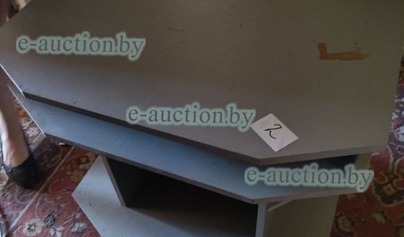 Тумбочка с полками