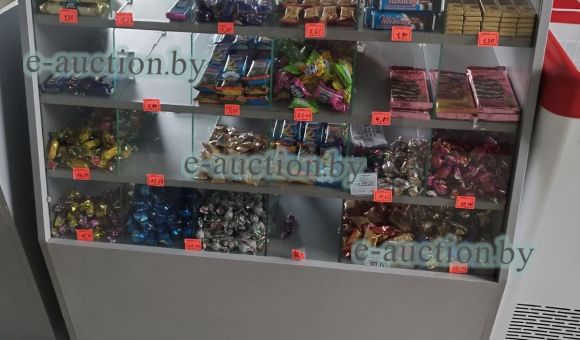 Стеллаж серого цвета со стеклом