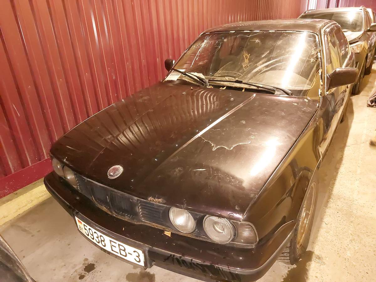 Купить автомобиль BMW 520i, 1990 г. в г. Гомель - цена 2600 рублей, фото,  характеристики.