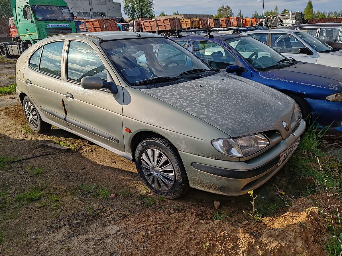 Купить автомобиль Renault Megane, 1999 г. в г. Дрогичин - цена 4228.72  рублей, фото, характеристики.