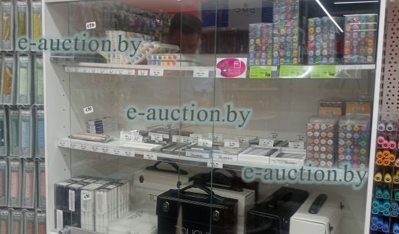 Витрина с раздвижными дверями и замком №20