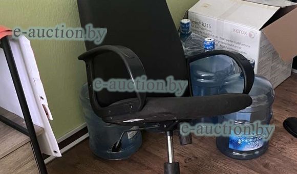 Стул офисный поворотный