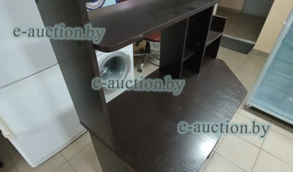 Стол с полками