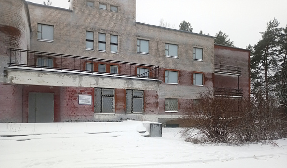 Здание административно-спального корпуса вблизи д. Щитовка (Сенненский район), площадью 2091.6 м²