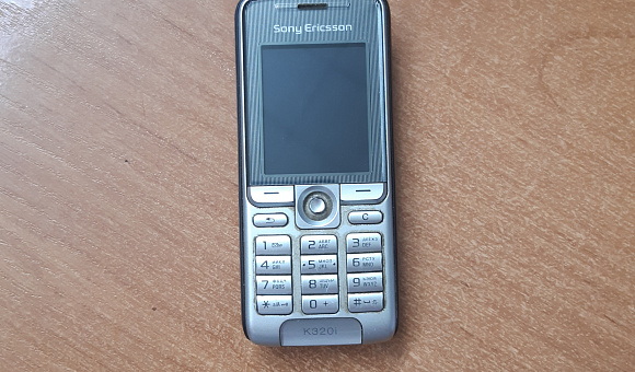 Кнопочный телефон Sony Ericsson K320i