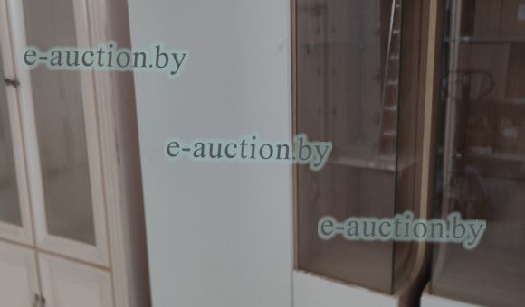 Шкаф с витриной