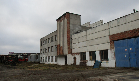 Здание производственного корпуса с АБК в рп Сосновый Бор, площадью 7668.7м²