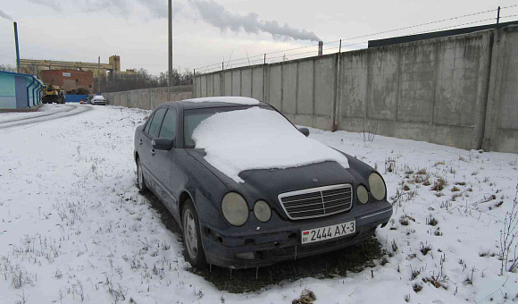 Mercedes-Benz E320, 2001