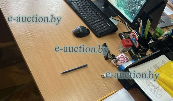 Стол бежевый офисный №35