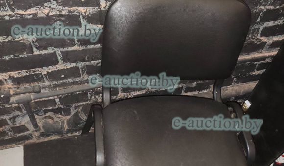 Стул (черного цвета, металлические ножки) №10