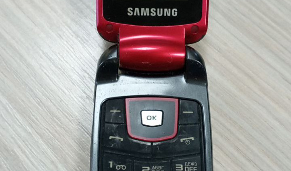 Мобильный телефон Samsung E2210