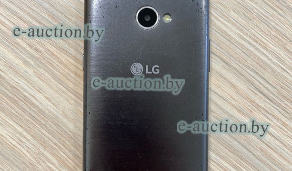 Мобильный телефон LG