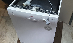 Посудомоечная машина белого цвета Bosch