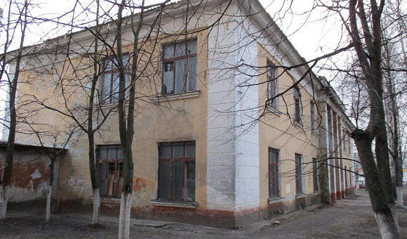 Двухэтажное кирпичное здание учебного корпуса г. Гомеле площадью 783.6м²
