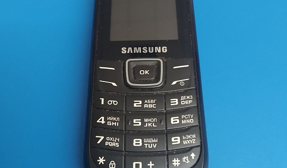 Телефон Samsung GT-E1200 М