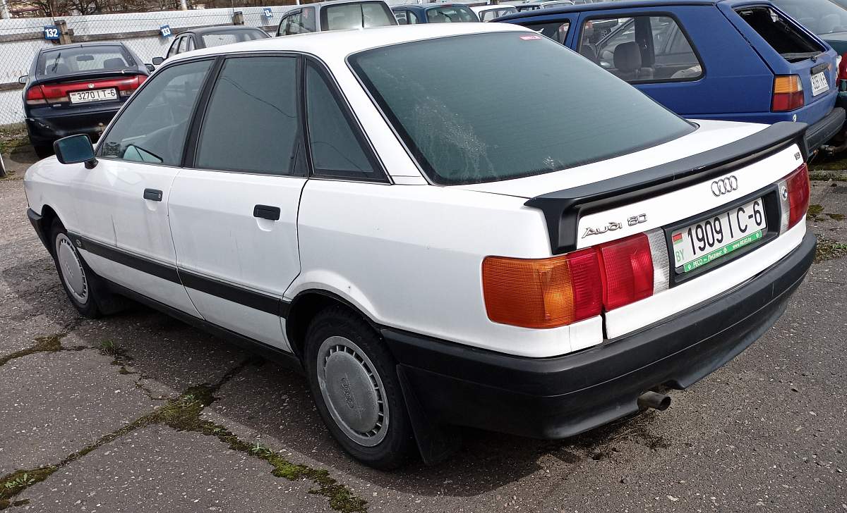 Купить автомобиль Audi 80, 1988 г. в г. Бобруйск - цена 2800 рублей, фото,  характеристики.