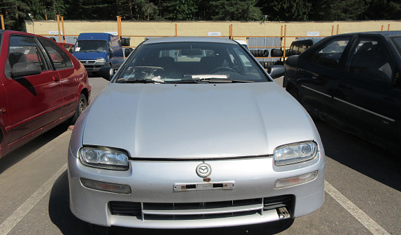 Mazda 323 F, 1998