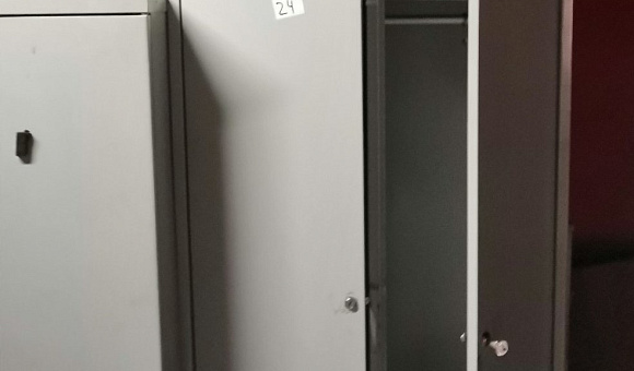 Шкаф металлический двойной для одежды №24