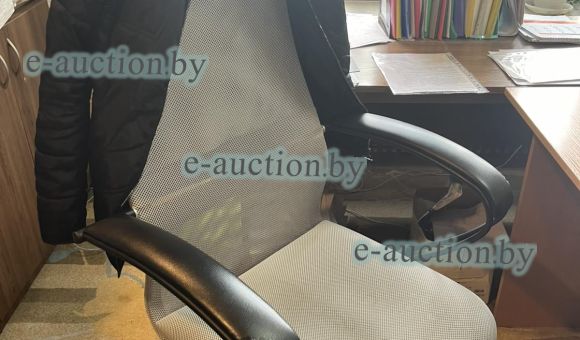 Стул офисный на колесиках №39