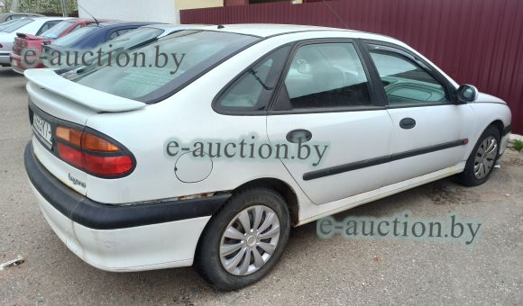1/2 доля в праве собственности на автомобиль Renault Laguna, 1998