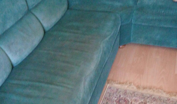Угловой диван из велюра