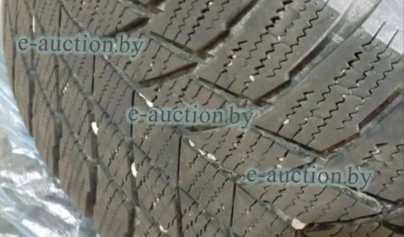 Комплект зимних автомобильных шин Triangle 215/60 R16 99R