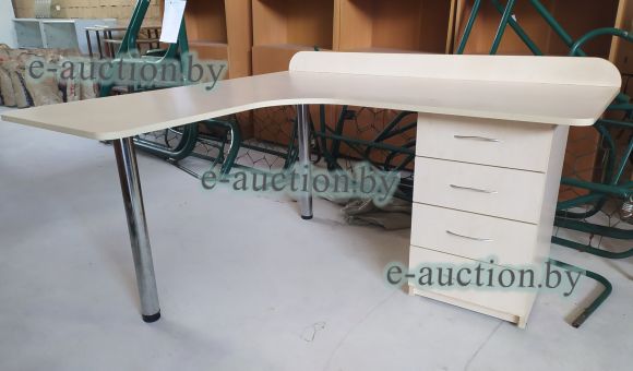 Стол угловой