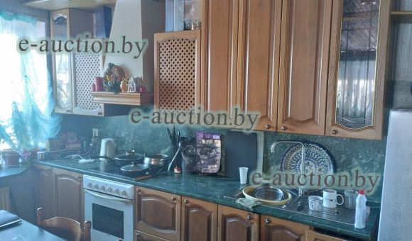 Кухонная мебель со столом и 5 стульями