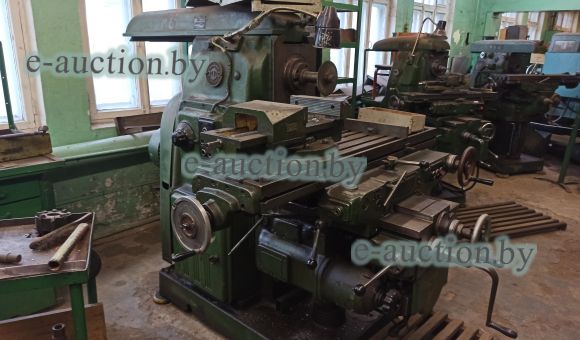 Консольно-фрезерный станок 6М82Г