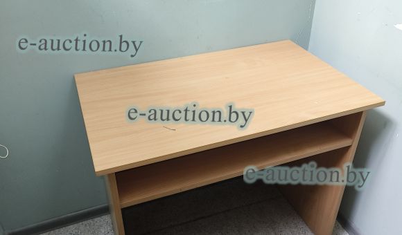 Стол с полкой 