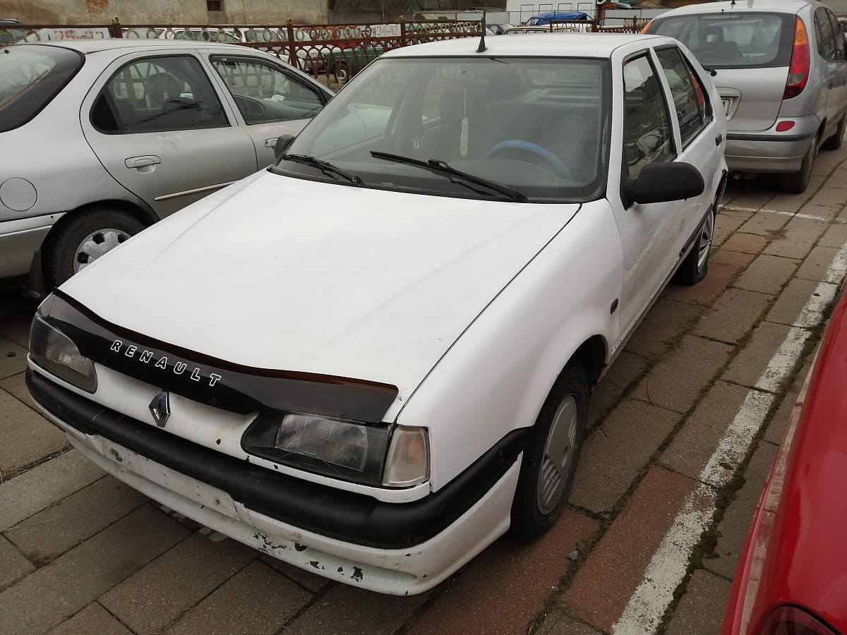 Купить автомобиль Renault 19, 1992 г. в г. Барановичи - цена 751 рублей,  фото, характеристики.