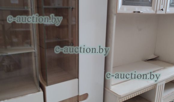 Шкаф с витриной