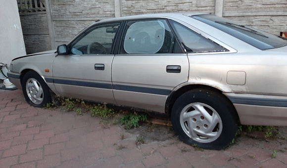 Mazda 626, 1988