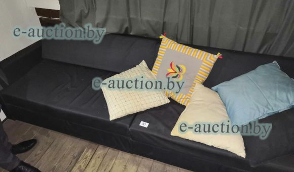 Диван черного цвета+подушки (6шт.) №10-11
